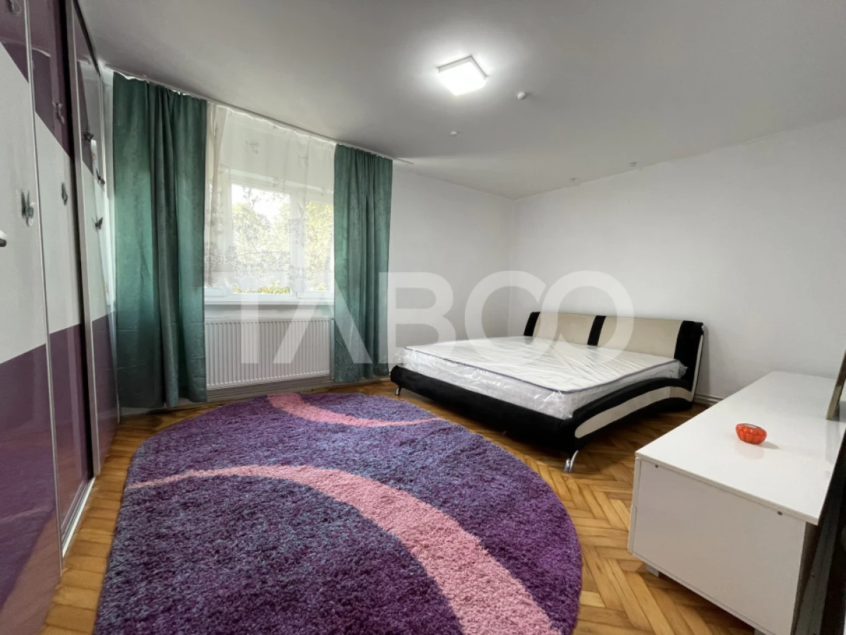 Apartament cu 2 camere decomandate si balcon de inchiriat in Strand - 1