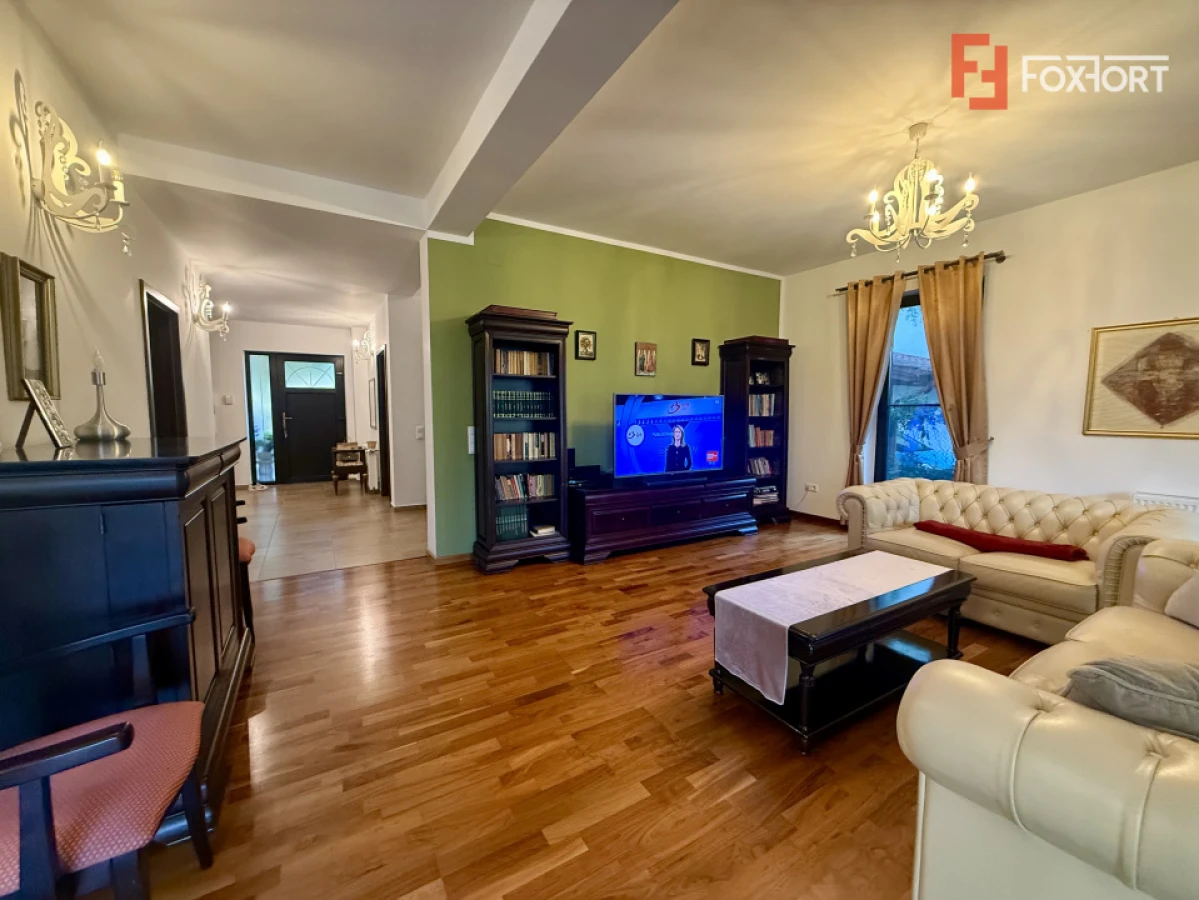 Casa exclusivista cu piscina, la intrare in Dumbravita - 9