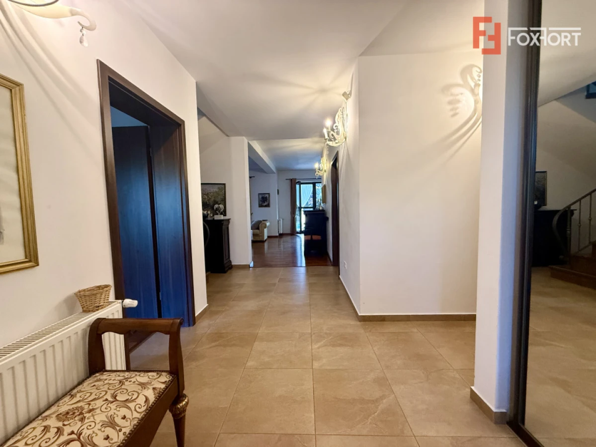 Casa exclusivista cu piscina, la intrare in Dumbravita - 8