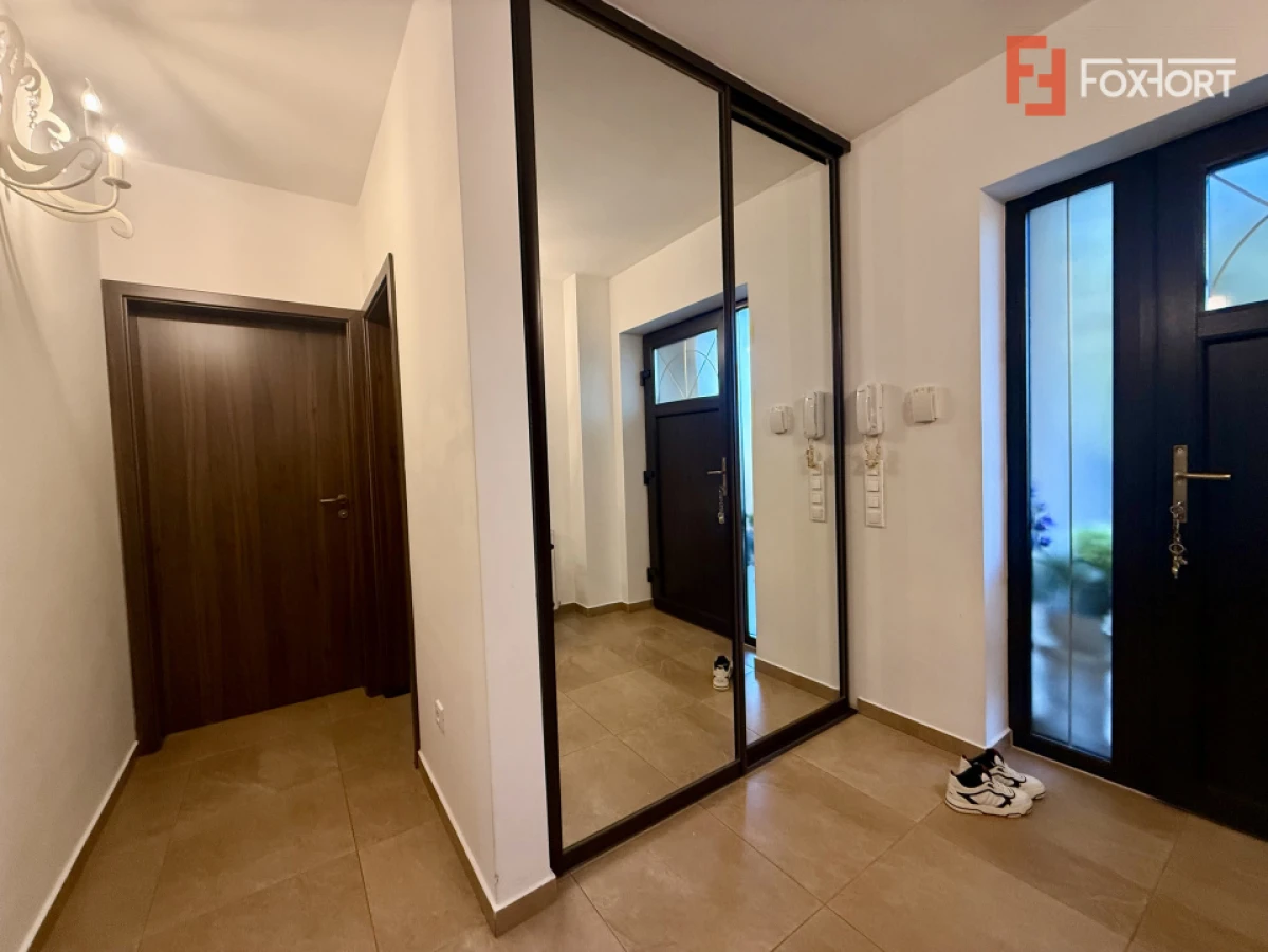 Casa exclusivista cu piscina, la intrare in Dumbravita - 7