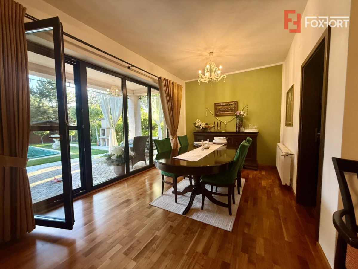 Casa exclusivista cu piscina, la intrare in Dumbravita - 4