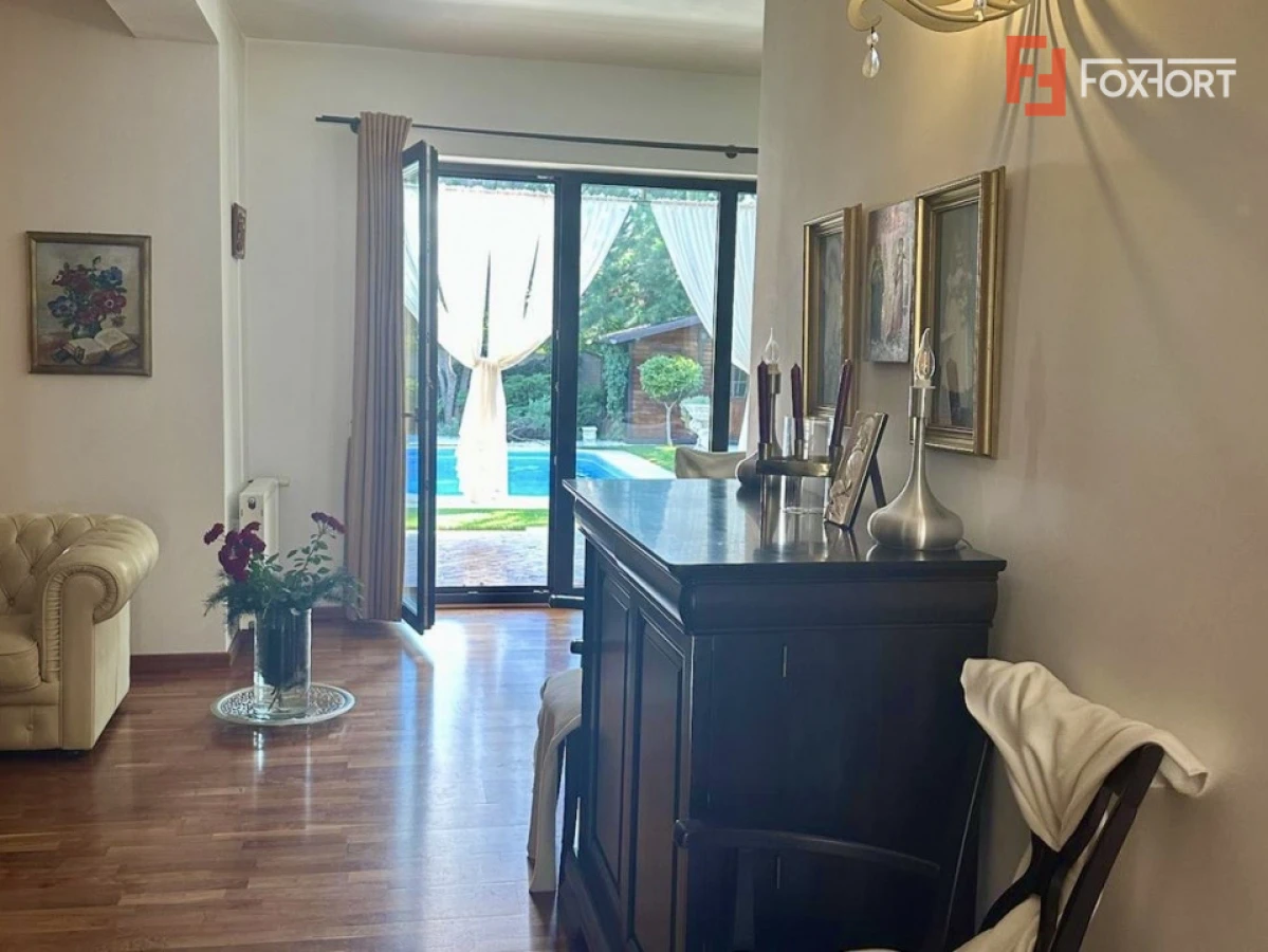 Casa exclusivista cu piscina, la intrare in Dumbravita - 3