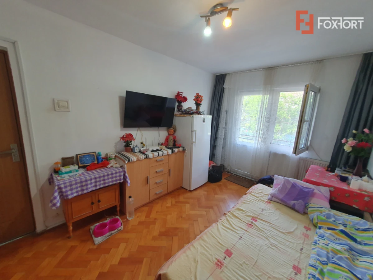 Apartament 4 camere, etaj 1, centrala proprie, zona Dacia - 1