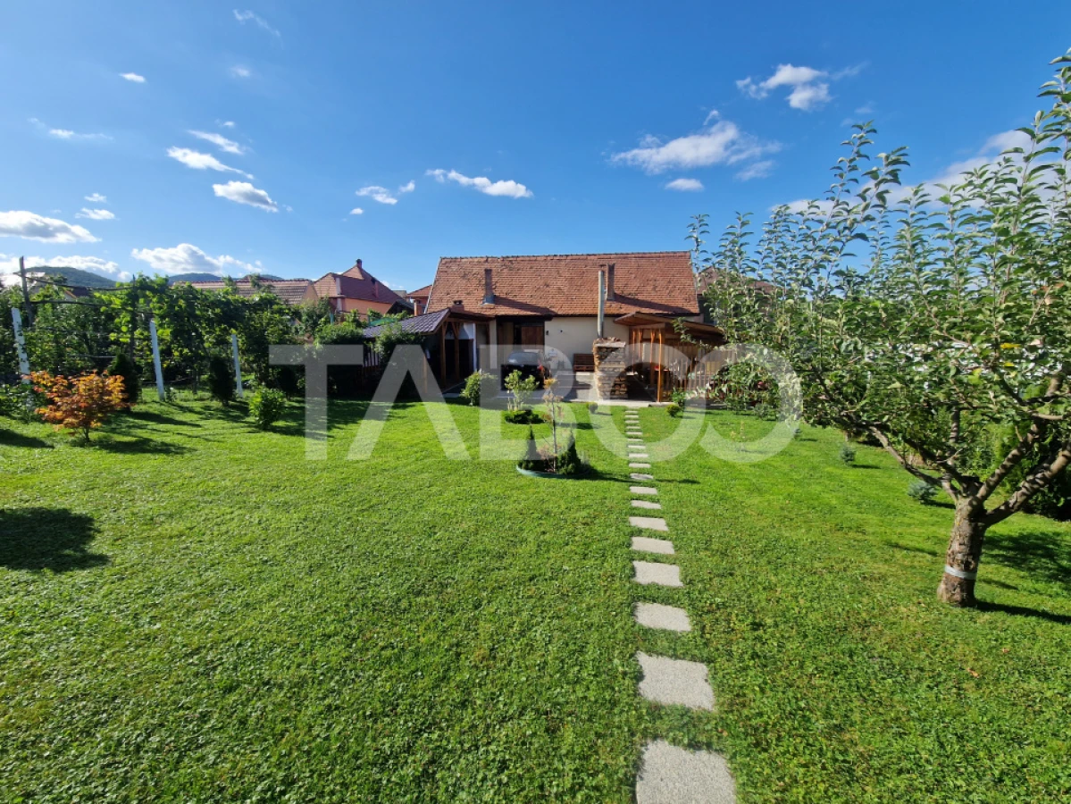 Casa de familie sau retreat montan la doar 10 min de Sibiu in Rasinari - 1