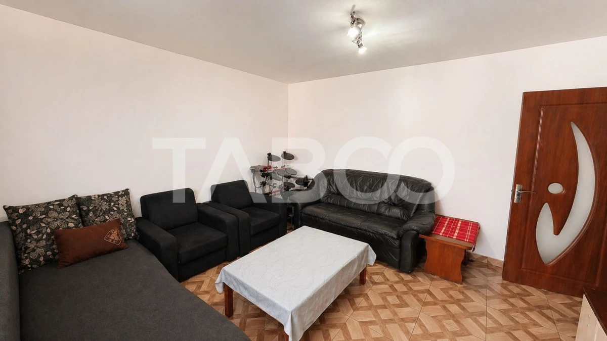 Apartament de vanzare 3 camere 76 mpu zona Terezian Sibiu - 2