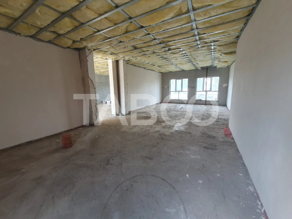Spatiu comercial suprafata 132 mp se poate vinde si separat 66 si 66mp - 2