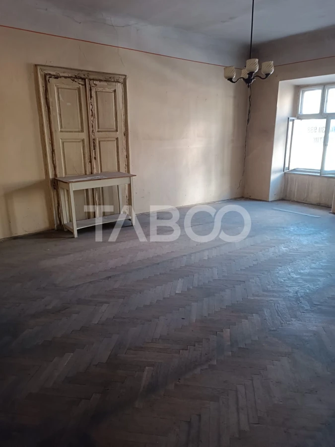 Apartament cu 2 camere de vanzare in centrul Clujului la etajul 1 - 2