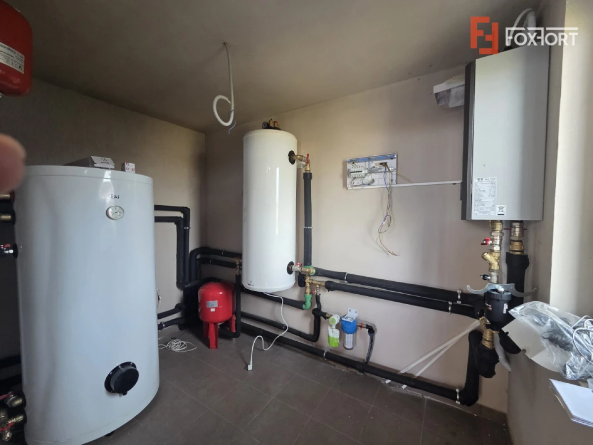 Casa cu 5 camere de 160 mp utili de vanzare in Sagu - 9