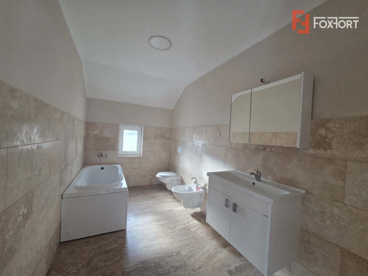 Casa cu 5 camere de 160 mp utili de vanzare in Sagu - 6