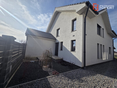 Casa cu 5 camere de 160 mp utili de vanzare in Sagu