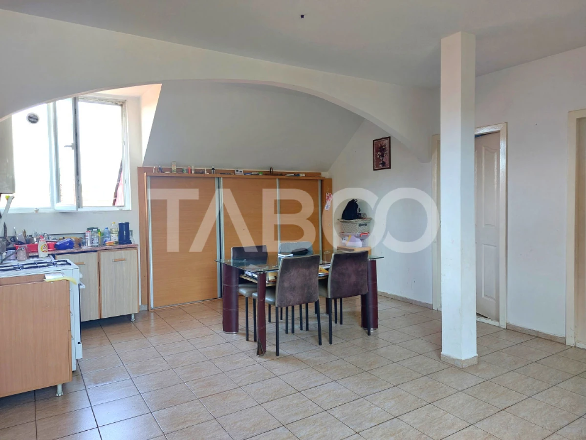 Apartament decomandat 3 camere zona centrala Pret Avantajos Cisnadie - 2