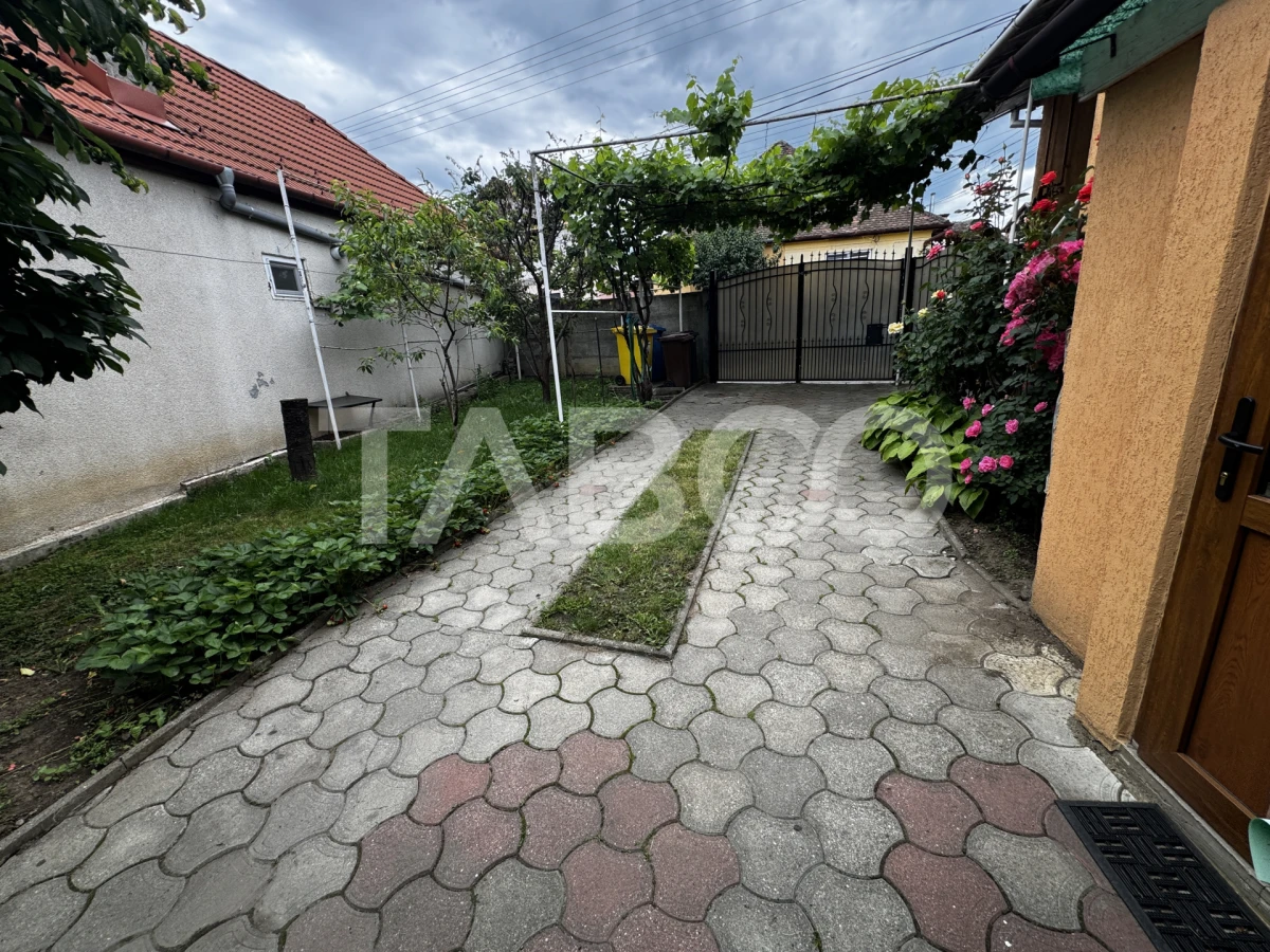 Garsoniera de inchiriat 28 mp si curte zona Trei Stejari Sibiu - 1