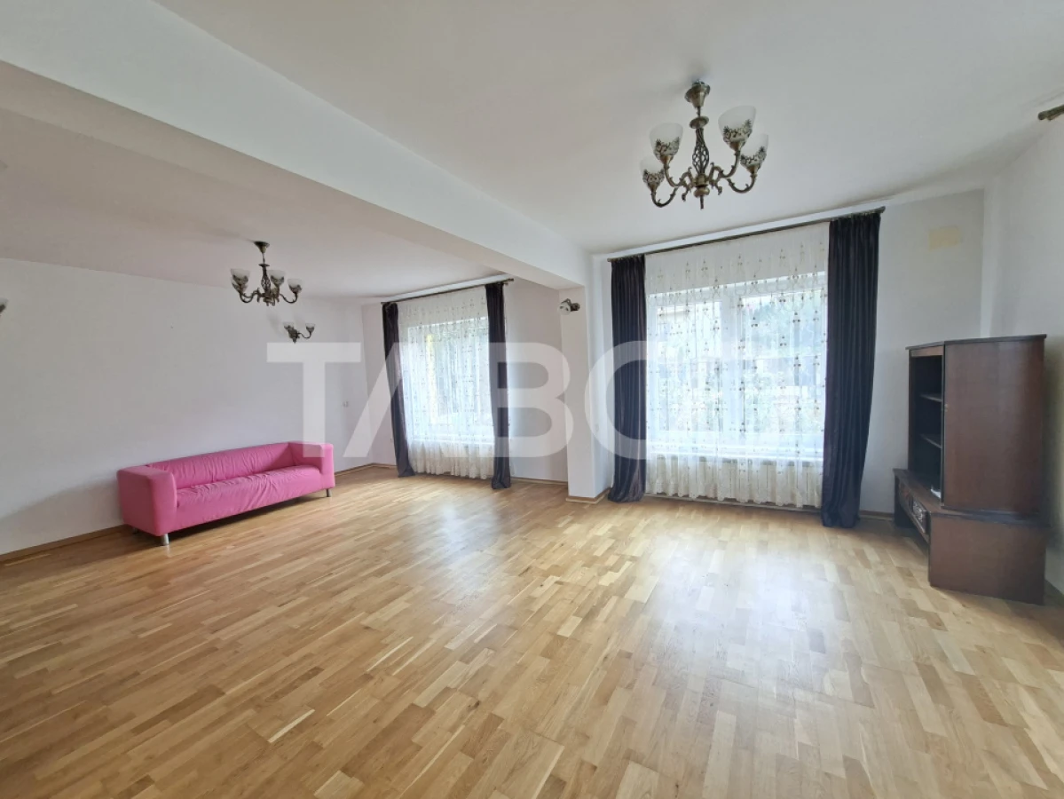 Casa individuala de inchiriat garaj pivnita curte generoasa Strand II - 1