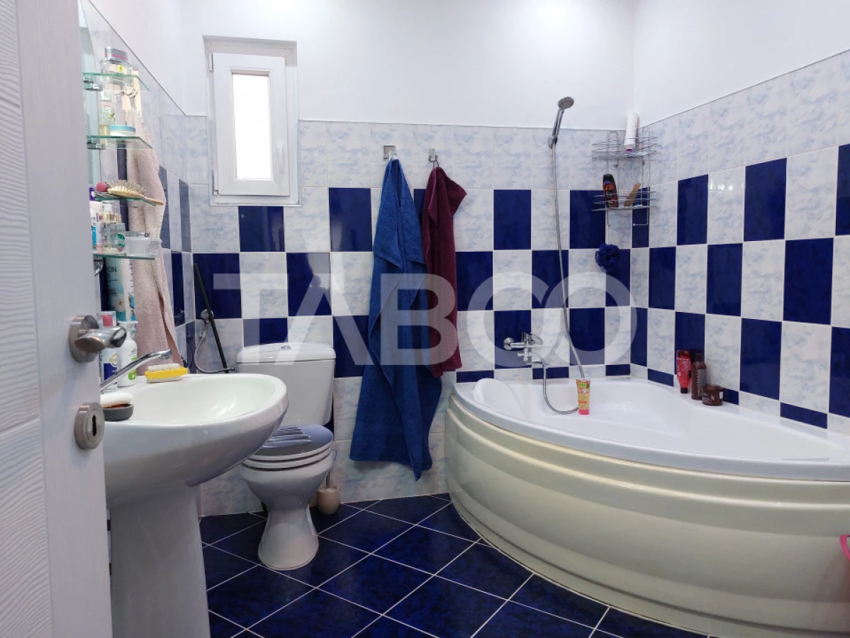 Casa si curte pretabila pentru 2 familii 980 mp teren liber Cisnadie - 9