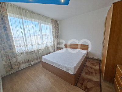 Apartament cu 3 camere si balcon de inchiriat in zona Mihai Viteazul