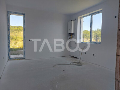 Duplex de vanzare 150 mp P+1E 4 camere 145 mp teren liber Cisnadie