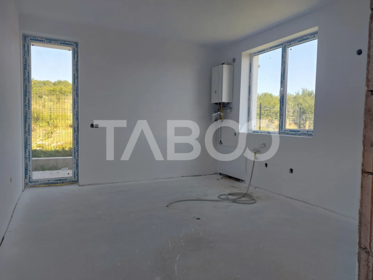 Duplex de vanzare 150 mp P+1E 4 camere 145 mp teren liber Cisnadie - 1