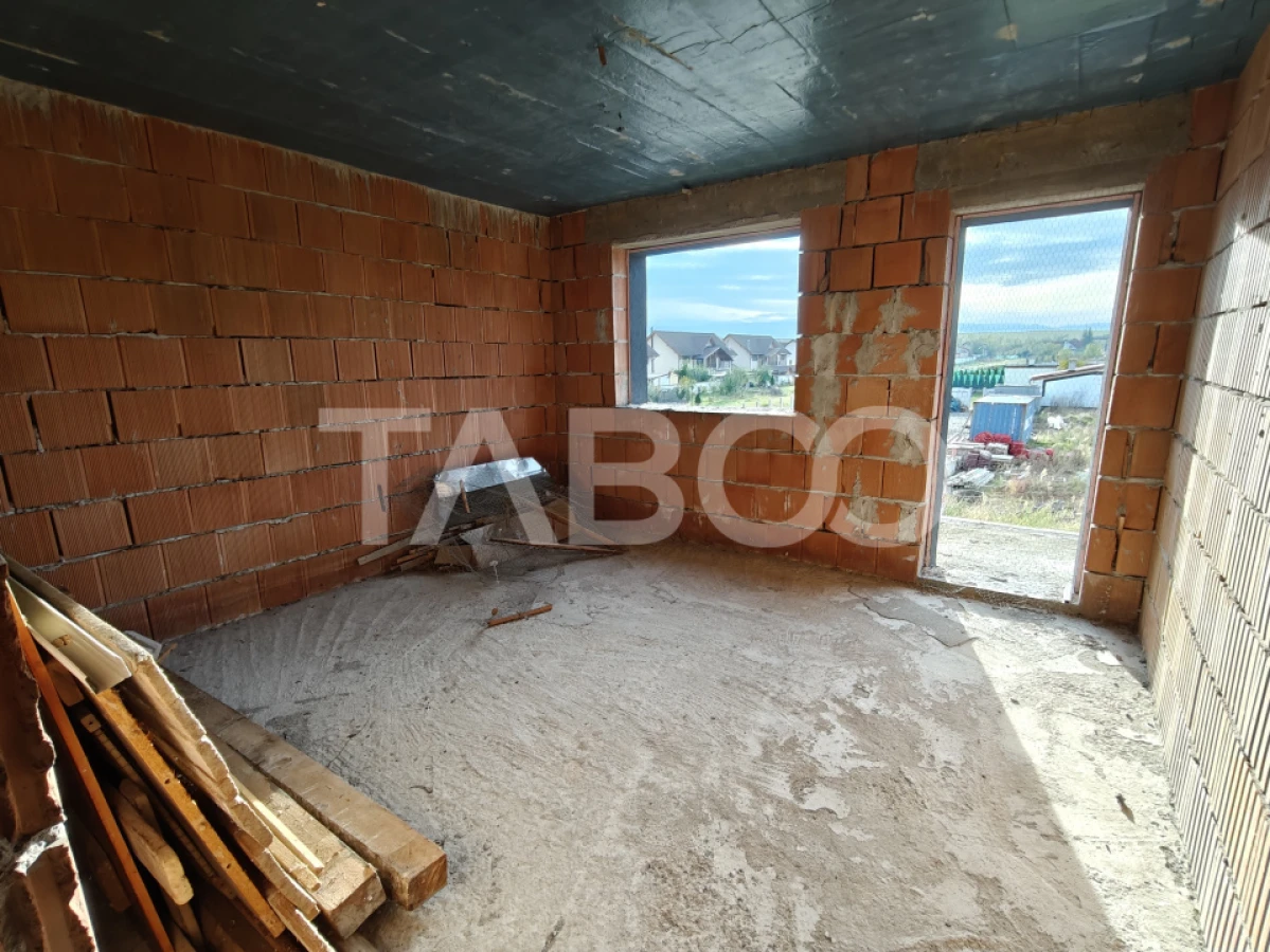 Casa intabulata 5 camere 3 bai - pivnita - terasa - COMISION 0 - 8
