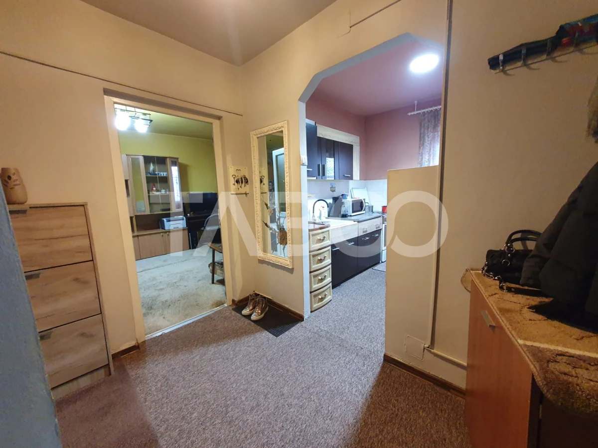 Apartament 2 camere decomandat 54 mp zona Bulevardu Unirii etaj 4 - 5