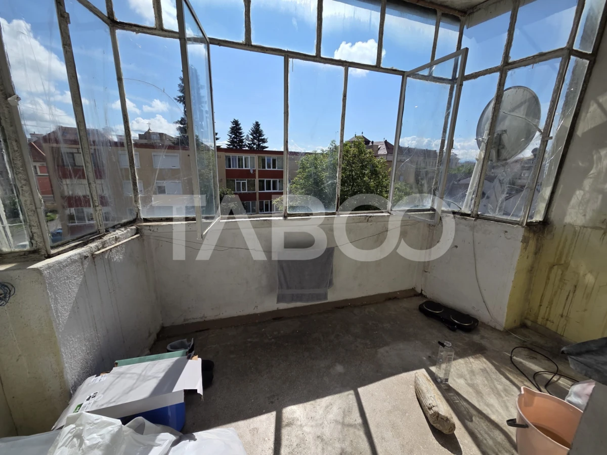 Apartament 3 camere semidecomandat 70 mp zona Bd Unirii etaju 3 - 8