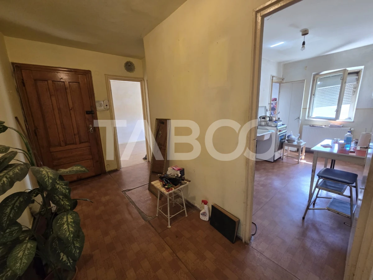 Apartament 3 camere semidecomandat 70 mp zona Bd Unirii etaju 3 - 6