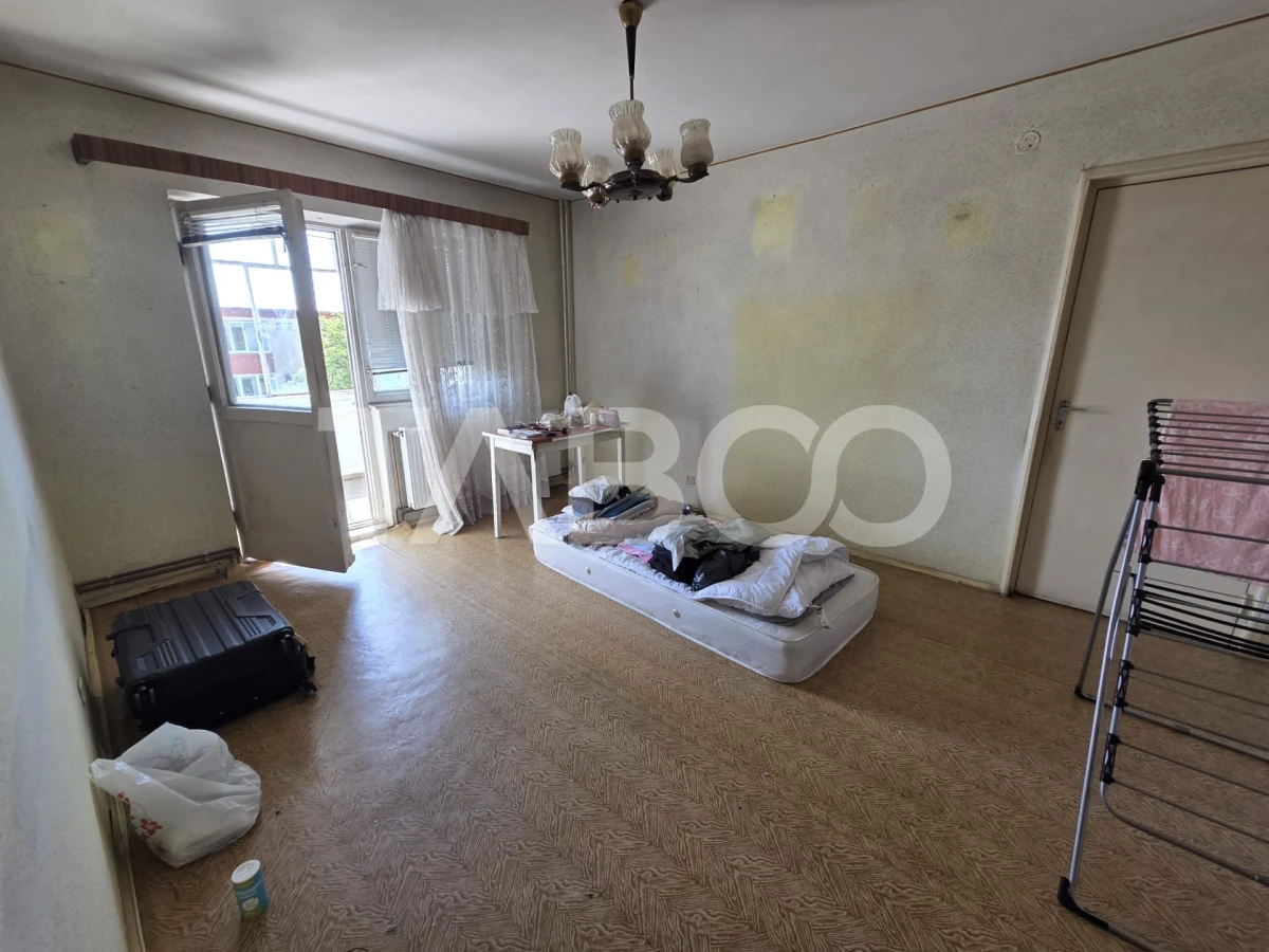 Apartament 3 camere semidecomandat 70 mp zona Bd Unirii etaju 3 - 5