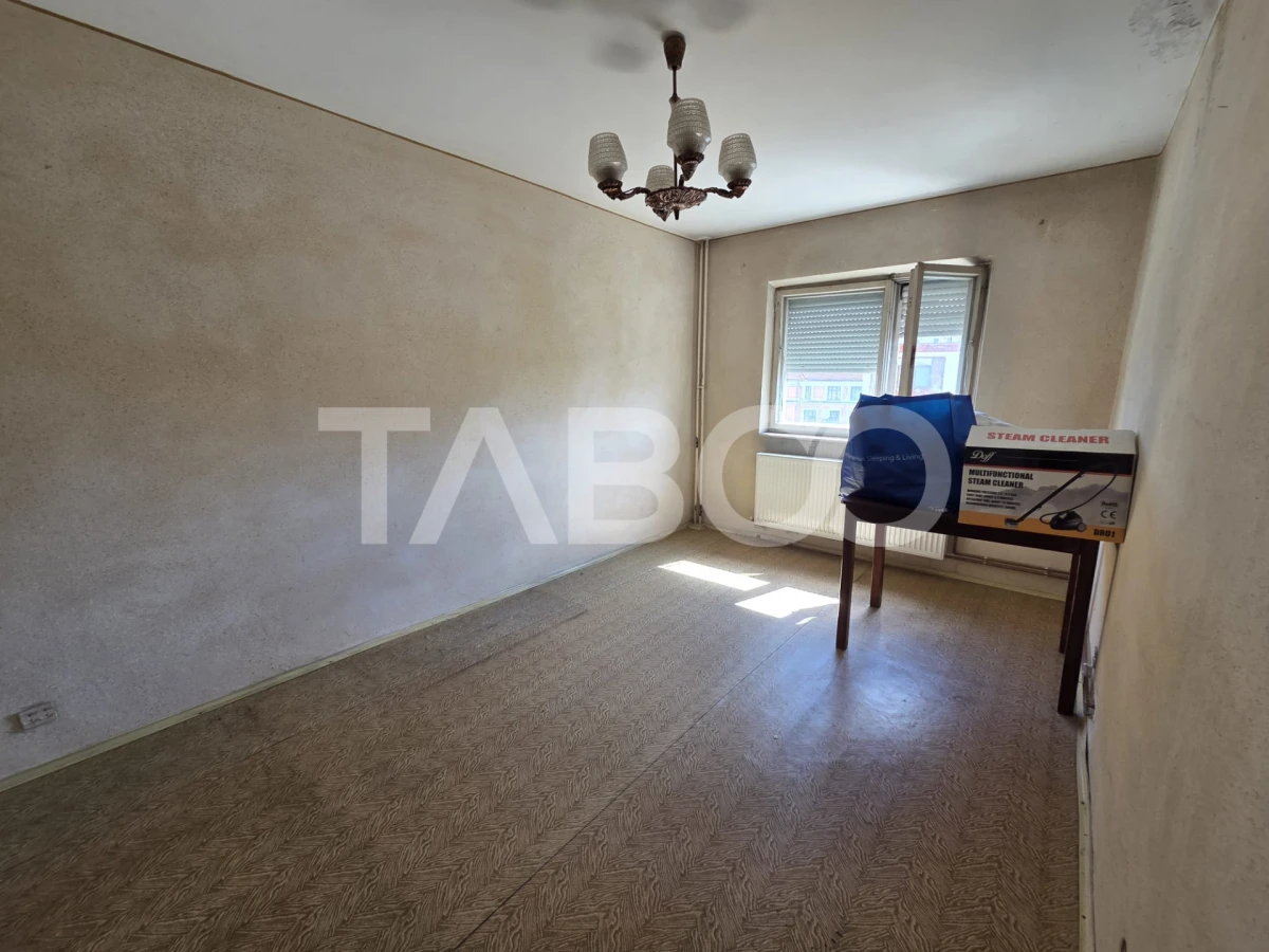 Apartament 3 camere semidecomandat 70 mp zona Bd Unirii etaju 3 - 3