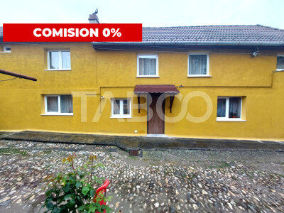 Casa in zona centrala 5 camere 2 bucatarii 3 bai curte comuna Cisnadie