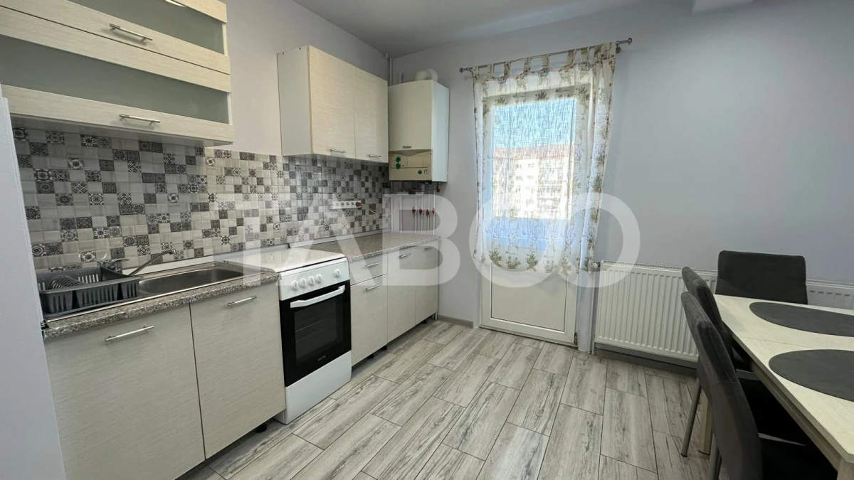 Apartament de inchiriat 2 camere decomandat balcon zona Strand Sibiu - 2