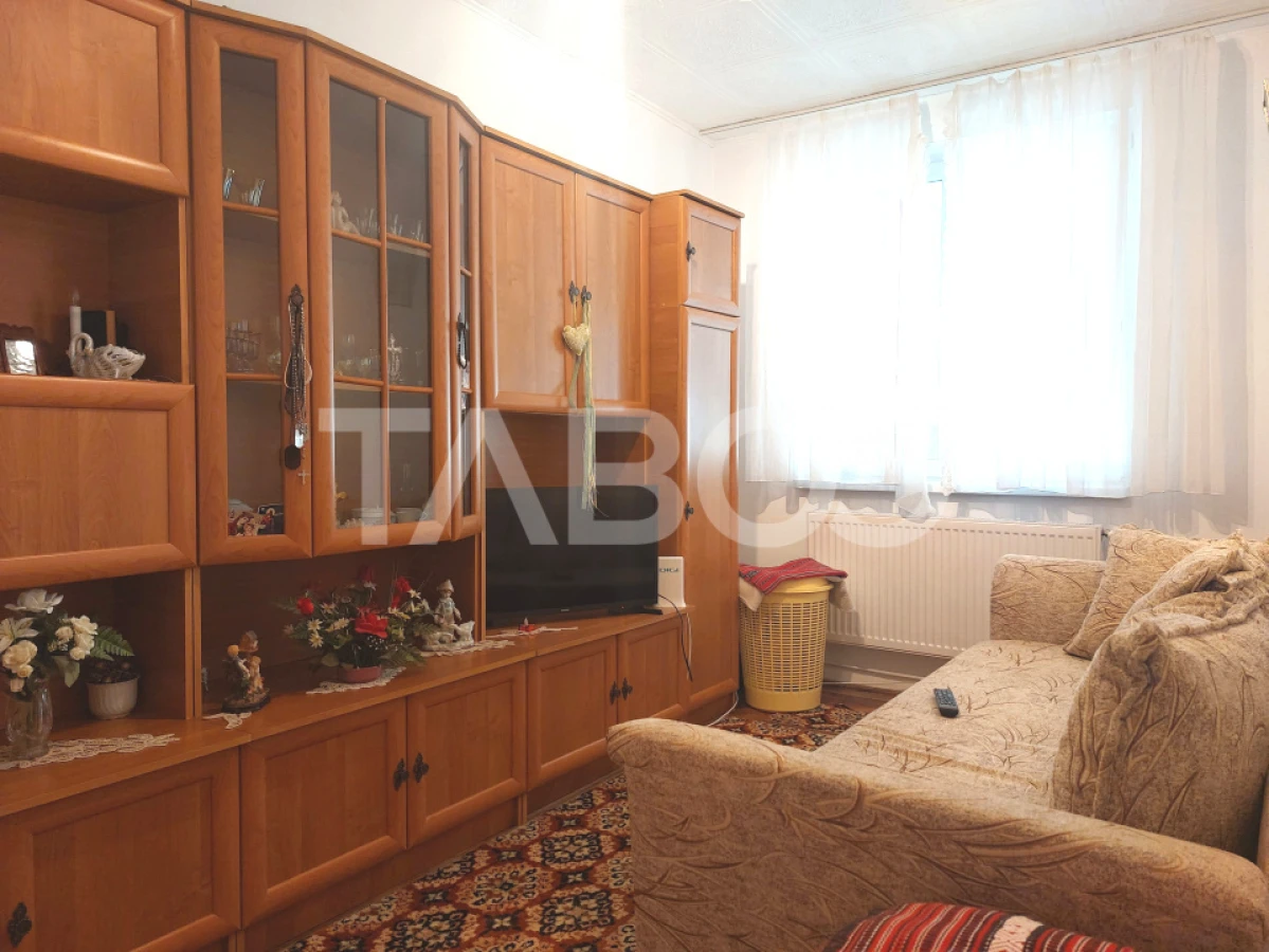Apartament 55 mp 3 camere etaj 3 balcon pivnita Piata Noua Cisnadie - 5