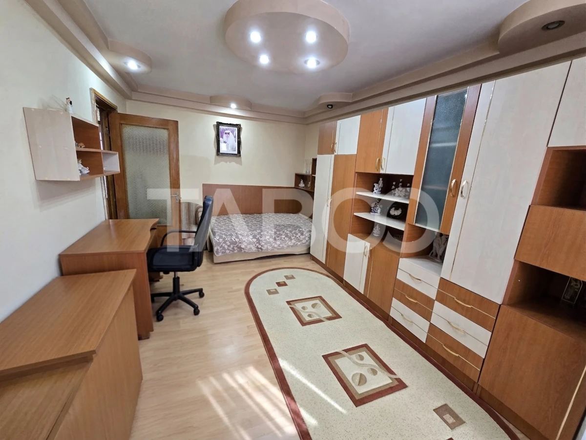 Apartament 3 camere decomandat 2 balcoane etaj 3 Central Sibiu - 9