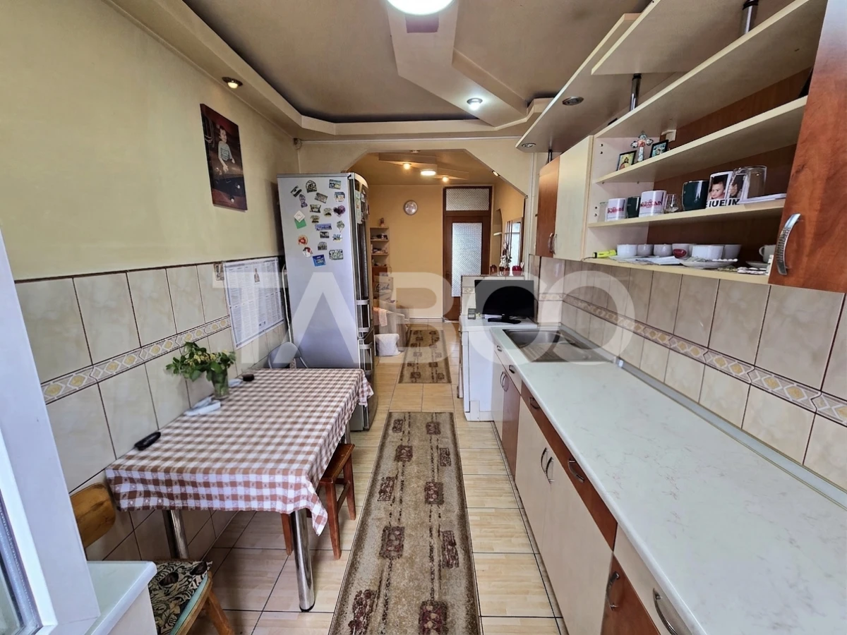Apartament 3 camere decomandat 2 balcoane etaj 3 Central Sibiu - 6