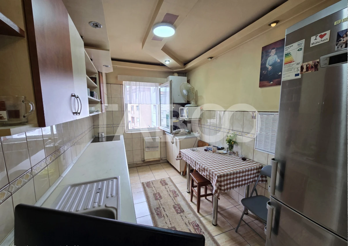 Apartament 3 camere decomandat 2 balcoane etaj 3 Central Sibiu - 5