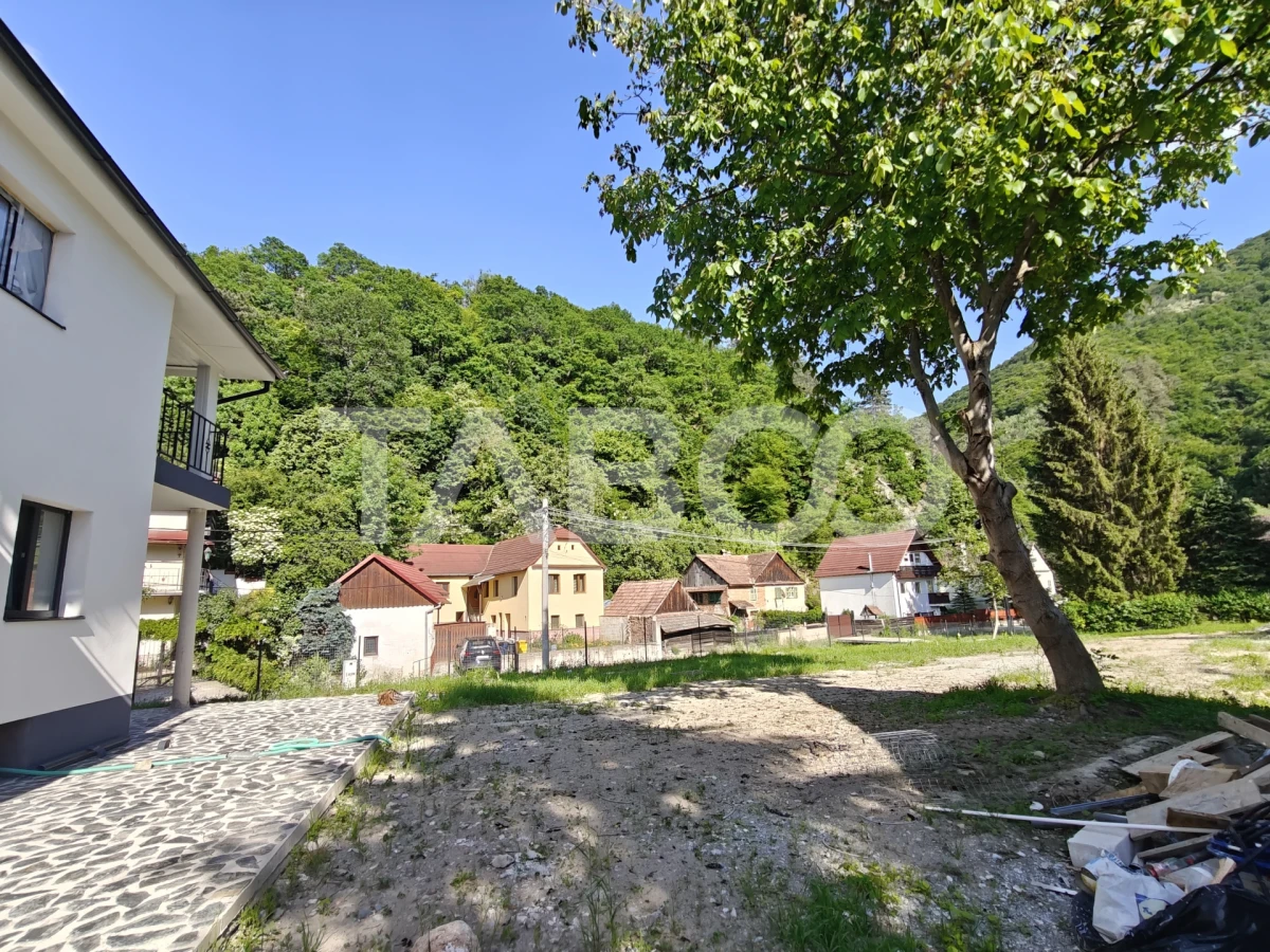Casa spatioasa - aer curat si priveliste spre munti - teren 1203 mp - 9