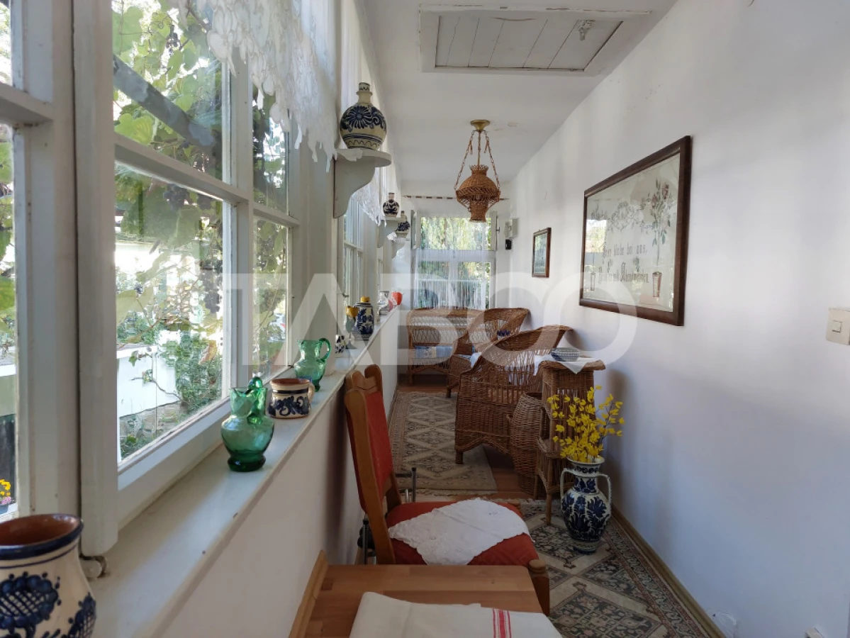 Casa de vanzare cu 2 apartamente separate si teren 544 mp Cisnadioara - 7