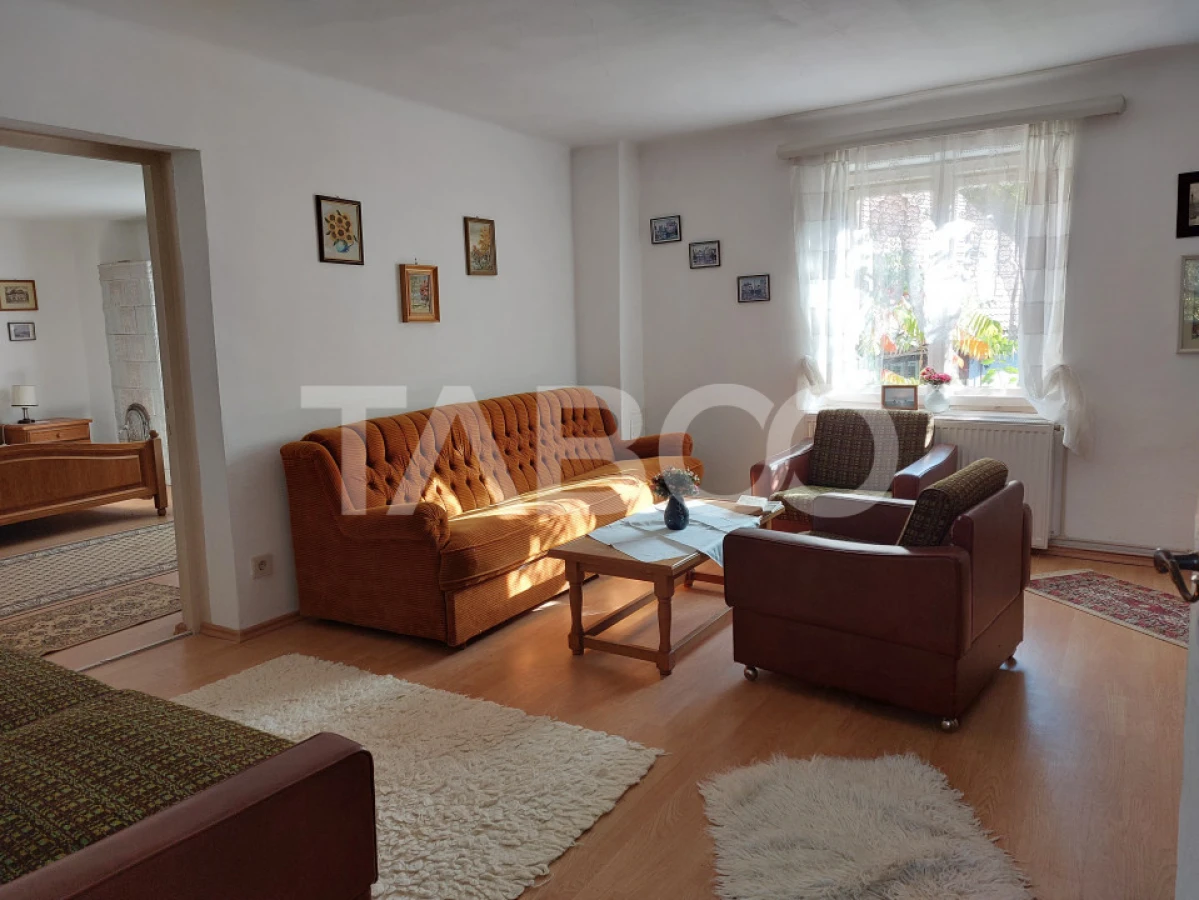 Casa de vanzare cu 2 apartamente separate si teren 544 mp Cisnadioara - 3