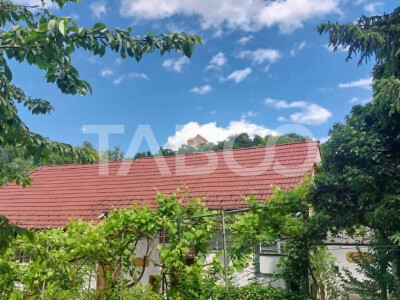 Casa de vanzare cu 2 apartamente separate si teren 544 mp Cisnadioara