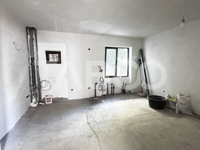 De vanzare apartament 3 camere nemobilate 56 mpu cu balcon Central