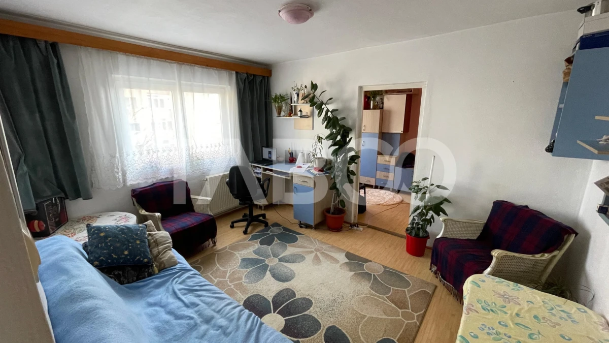 Apartament de vanzare in Vasile Aaron ideal pentru investitie - 4