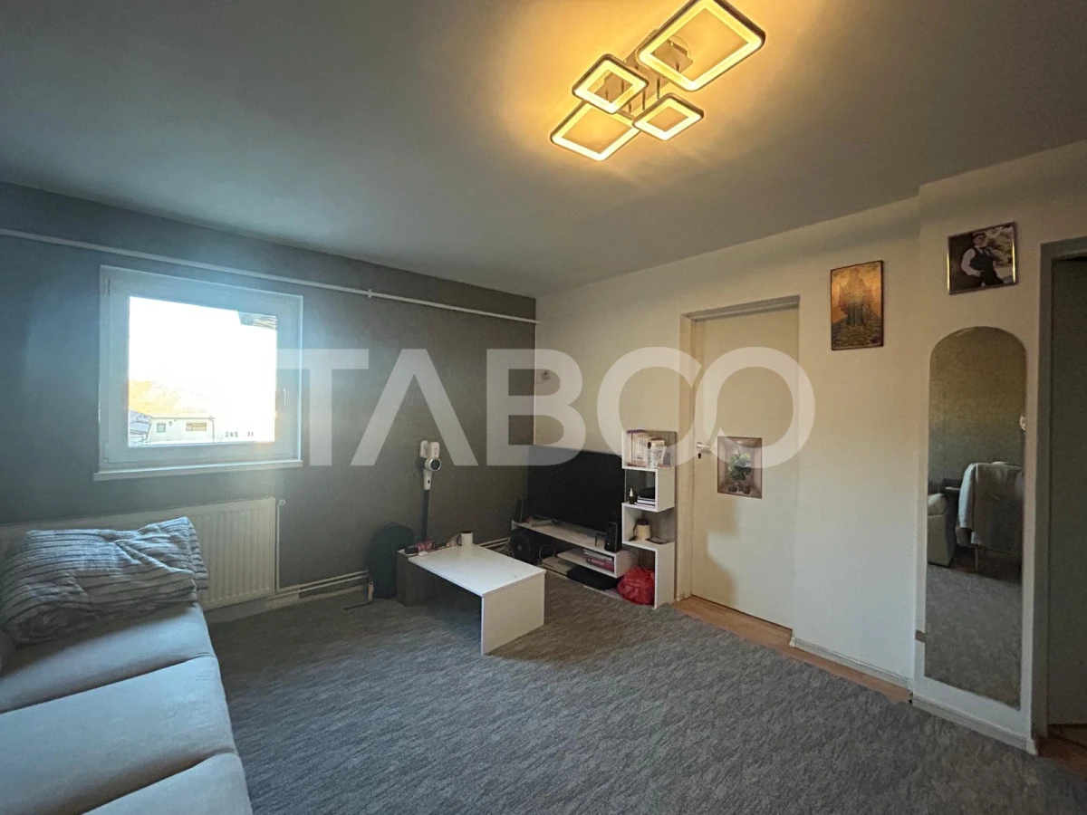 Apartament 3 camere de vanzare decomandat 72 mp zona Strand Sibiu - 1
