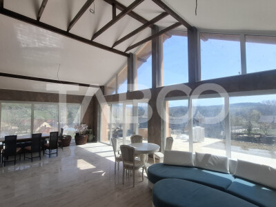 Casa de vanzare 405 mp utili 2 garaje 250 mp terase Slimnic Sibiu