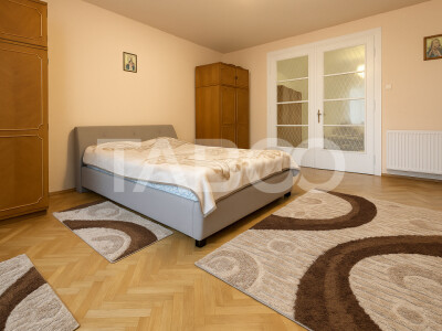 Apartament spatios de vanzare cu 3 camere la etajul 1 in Orasul de Jos