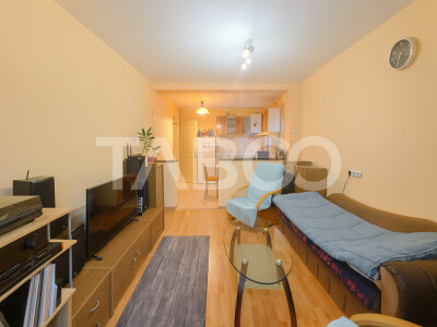 Apartament decomandat de vanzare 3 camere balcon parcare si curte