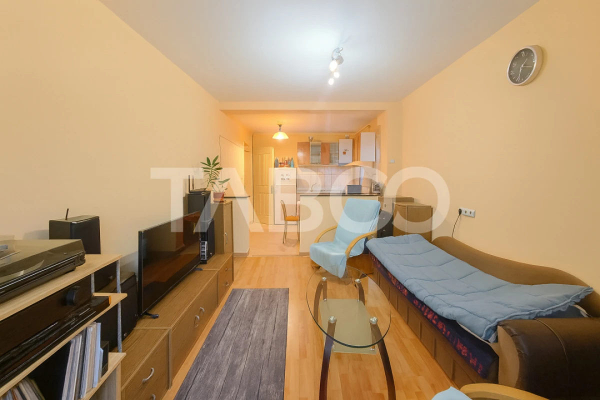Apartament decomandat de vanzare 3 camere balcon parcare si curte - 1