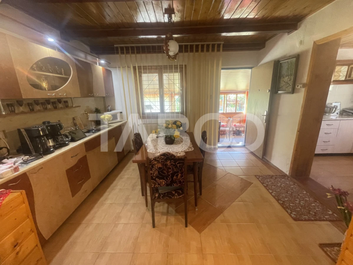 Casa individuala zona de munte cu 6 camere si teren 1030 mp Vale Sibiu - 9