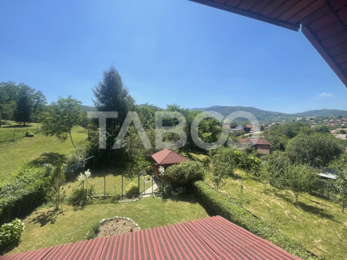 Casa individuala zona de munte cu 6 camere si teren 1030 mp Vale Sibiu - 1