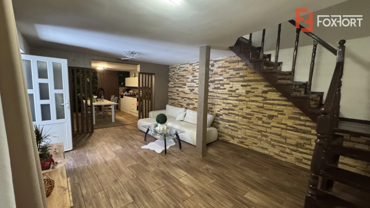 Casa la curte comuna cu 3 camere, zona Dambovita - 1