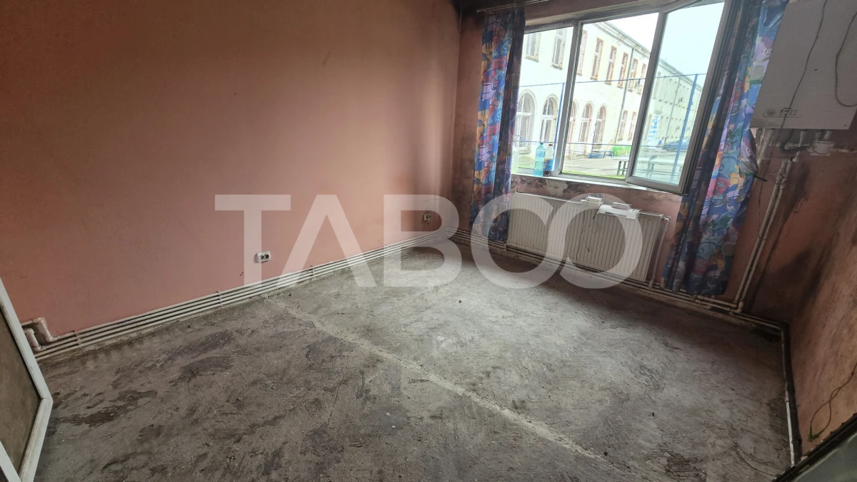 De vanzare - Garsoniera 26 mpu de renovat in Terezian Sibiu - 2