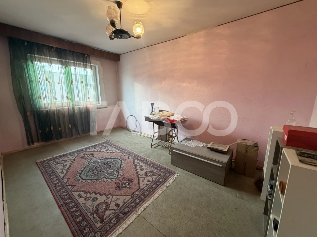 Apartament semidecomandat 4 camere 2 bai etaj 4 zona 1 Decembrie 1918 - 5