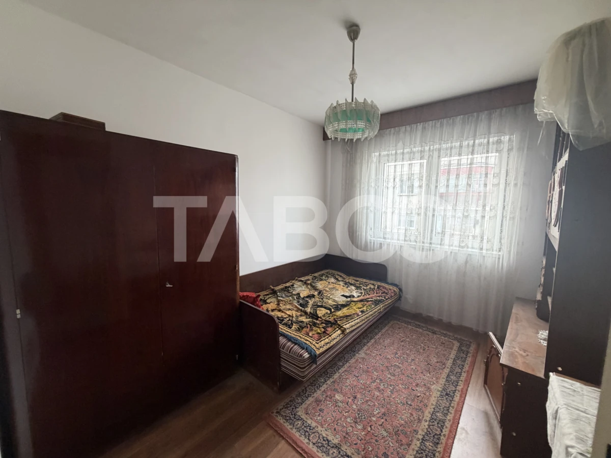 Apartament semidecomandat 4 camere 2 bai etaj 4 zona 1 Decembrie 1918 - 4